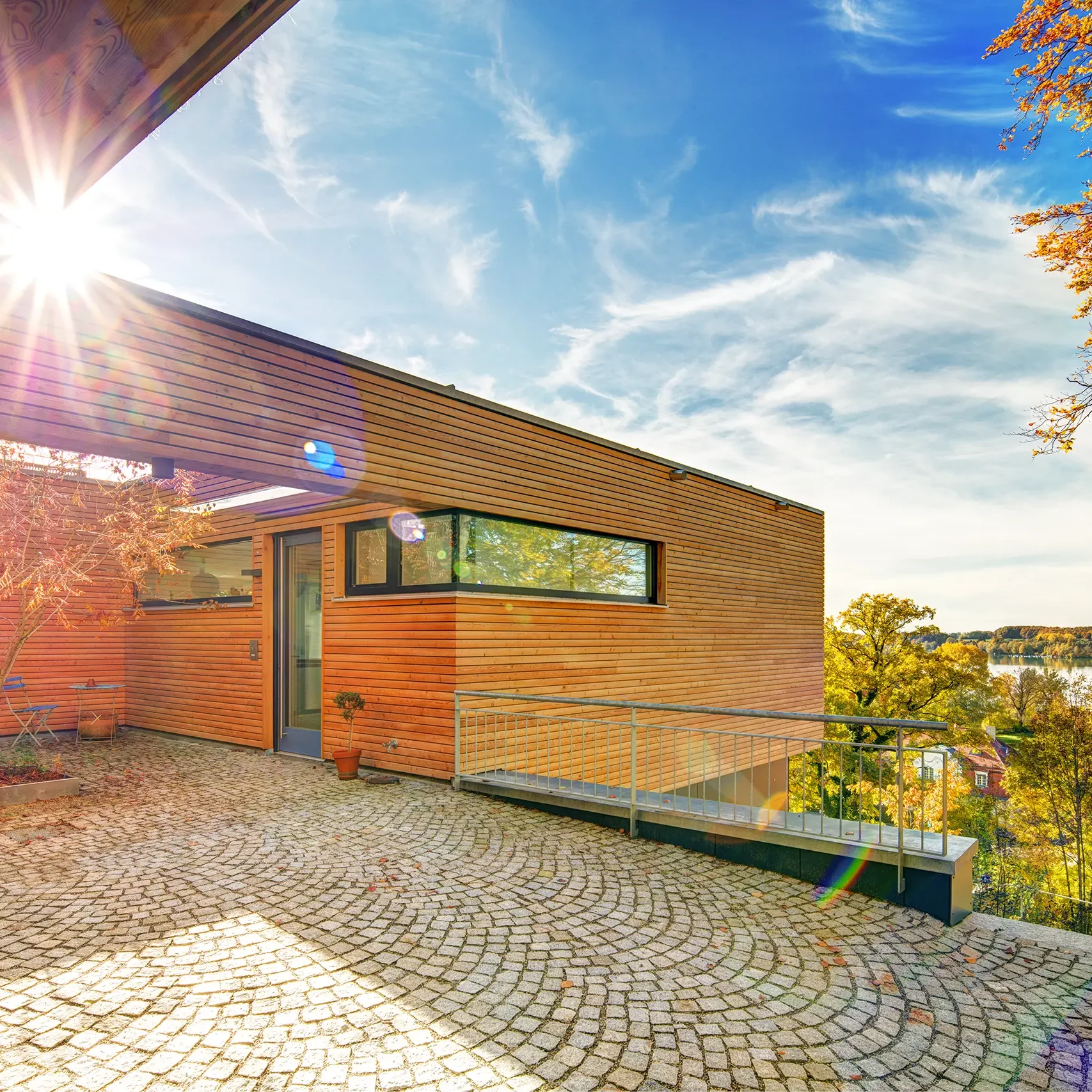 Aussenaufnahme eines Holzhauses