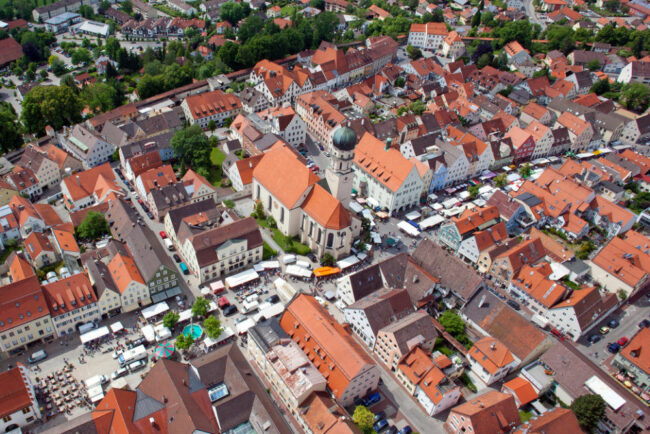 Marktsonntag in Schongau aus der Luft