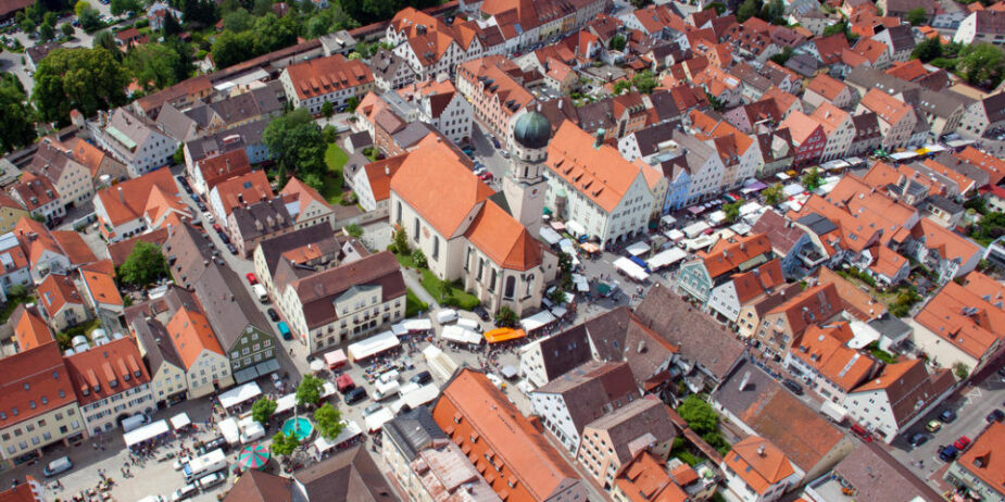 Marktsonntag in Schongau aus der Luft