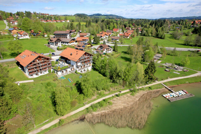 Luftaufnahme Hotel am Weissensee bei Füssen