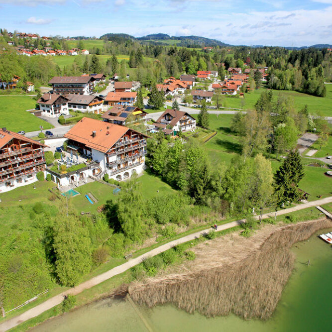 Luftaufnahme Hotel am Weissensee bei Füssen