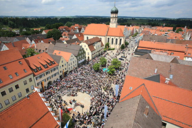 Luftaufnahme vom Bezirksmusikfest 2013 in Schongau