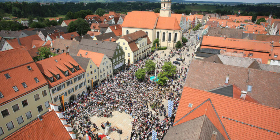 Luftaufnahme vom Bezirksmusikfest 2013 in Schongau