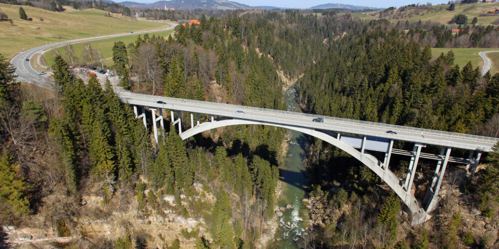 Luftaufnahme der Echelsbacher Brücke bei Rottenbuch