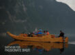 Holzboot mit Bikern auf dem Hallstätter See