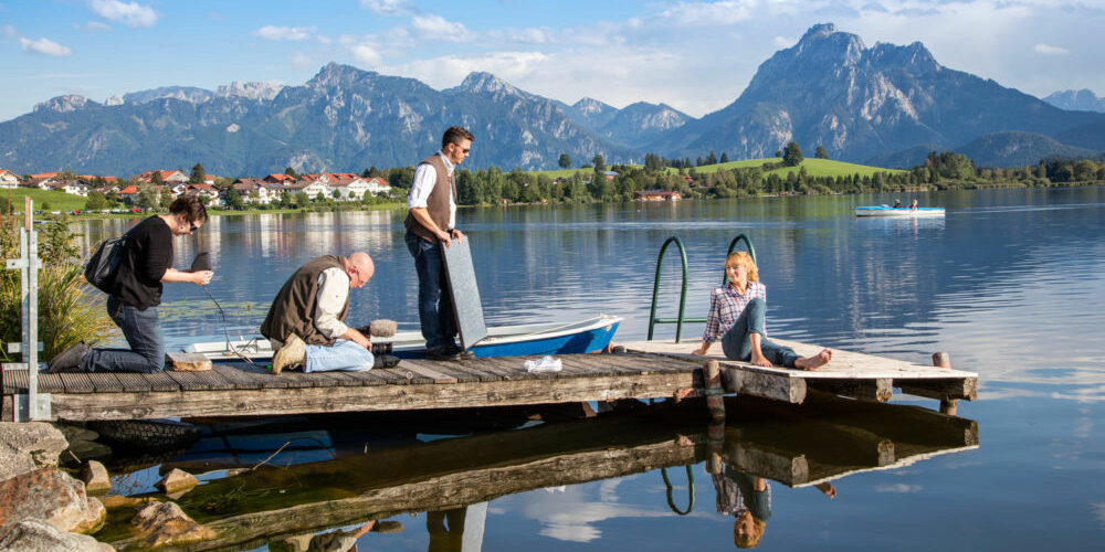 Videoproduktion auf einem Steg am Hopfensee