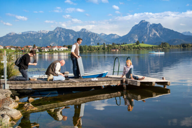 Videoproduktion auf einem Steg am Hopfensee