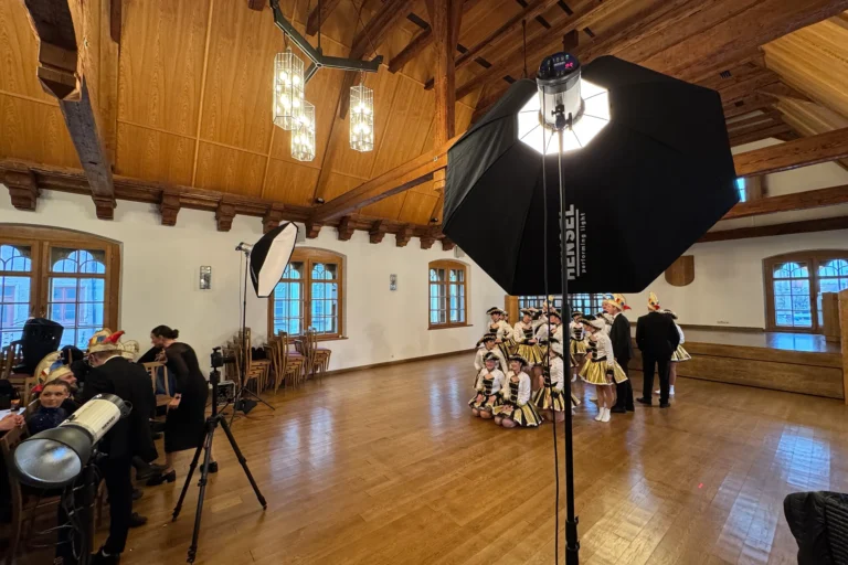 Lichttechnik von Hensel bei Gruppenfotografie